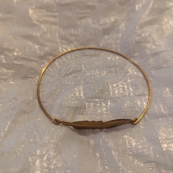 Gold feather bracelet - Picture 4 of 4